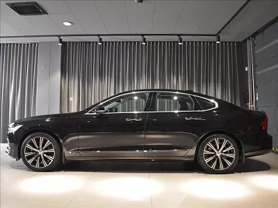 Volvo S90 2,0 B5 FWD INS Bezklíč,BLIS 184 kW automat černá metalíza