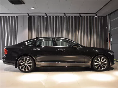 Volvo S90 2,0 B5 FWD INS Bezklíč,BLIS 184 kW automat černá metalíza