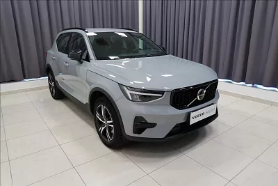 Volvo XC40 2,0 B3 Plus Dark AUT 120 kW automat šedá