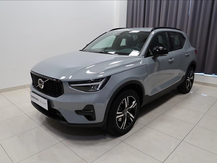 Volvo XC40 2,0 B3 Plus Dark AUT 120 kW automat šedá