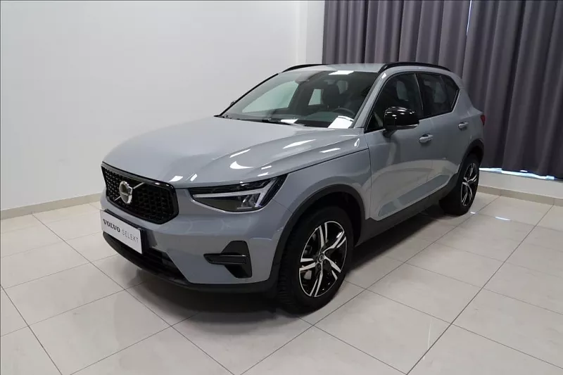 Volvo XC40 2,0 B3 Plus Dark AUT 120 kW automat šedá