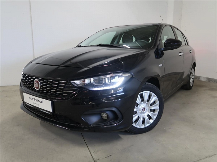 Fiat Tipo 1,4 ČR,1.maj,AC,tažné 70 kW černá