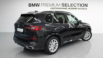 BMW X5 xDrive40i 250 kW automat Black Sapphire Metallic