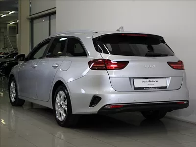 Kia Ceed 1,6 CRDi MHEV 100kW Exc.46tkm 100 kW šedá