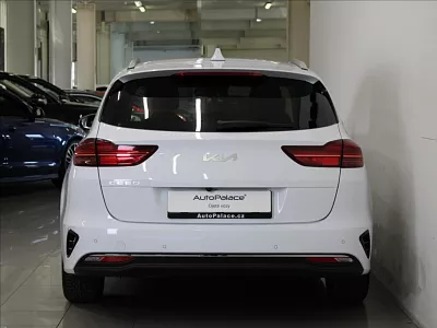 Kia Ceed 1,6 CRDi MHEV 100kW Exc.66tkm 100 kW bílá