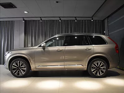 Volvo XC90 2,0 B5 AWD INS Headup,Vzduch 173 kW automat šedá