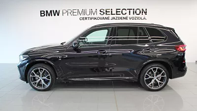 BMW X5 xDrive30d 210 kW automat Black Sapphire Metallic