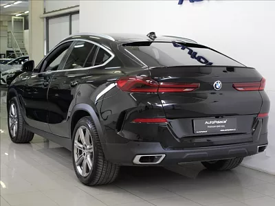 BMW X6 3,0 xDrive40i Tažné 1.maj.ČR 245 kW automat černá