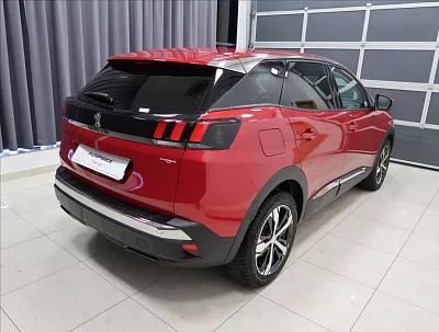 Peugeot 3008 1,2 ALLURE  PureTech 130 96 kW červená