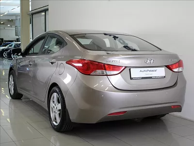 Hyundai Elantra 1,6 CVVT 97kW  AKČNÍ CENA! 97 kW hnědá