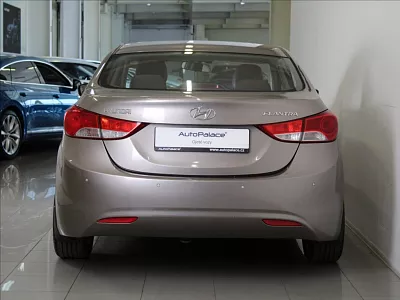 Hyundai Elantra 1,6 CVVT 97kW  AKČNÍ CENA! 97 kW hnědá