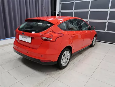 Ford Focus 1,6 Trend  Duratec Ti-VCT 105k 77 kW červená