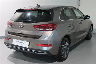 Hyundai i30 1,5 T-GDI Mild Hyb Style 117 kW automat světle hnědá metalíza