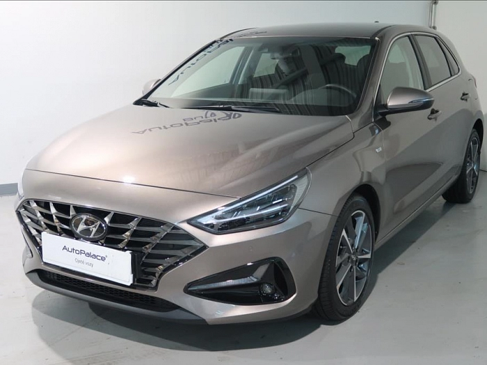 Hyundai i30 1,5 T-GDI Mild Hyb Style 117 kW automat světle hnědá metalíza