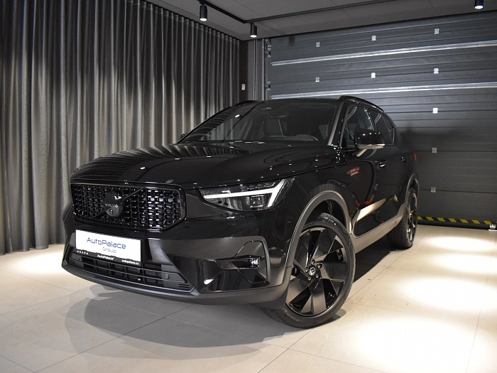 Volvo XC40 Black Edition Plus B4 Mild-hybrid 145 kW automat černá Onyx Black Metallic