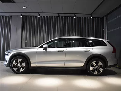 Volvo V60 2,0 CC B5 PRO Bezklíč 184 kW automat