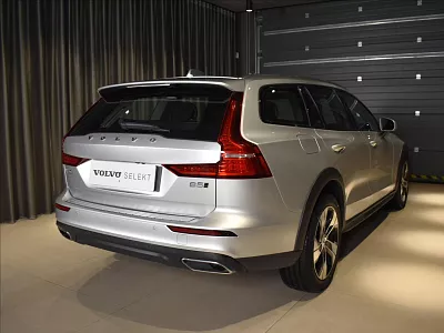 Volvo V60 2,0 CC B5 PRO Bezklíč 184 kW automat