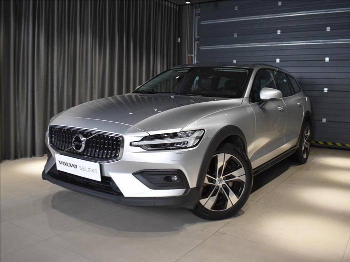 Volvo V60 2,0 CC B5 PRO Bezklíč 184 kW automat stříbrná metalíza