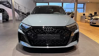 Audi RS 3 Sportback 2.5 TFSI 294kW quattro 2.5 TFSI 294 kW automat Šedá Kemora