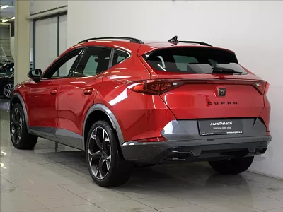 CUPRA Formentor 1,5 TSi DSG 31tkm. 5L.Zár.ČR 110 kW automat červená