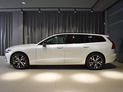 Volvo V60 Ultra B4 Dark 2.0 B4 145 kW automat Crystal White Pearl