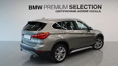 BMW X1 xDrive18d 110 kW automat platin-silber metallic