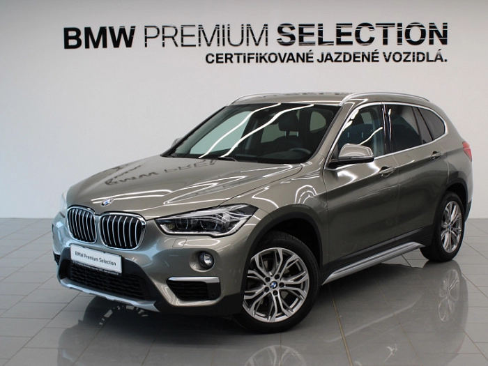 BMW X1 xDrive18d 110 kW automat platin-silber metallic