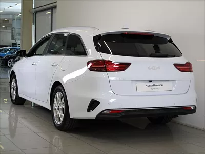 Kia Ceed 1,6 CRDi MHEV 100kW Exc.83tkm 100 kW bílá