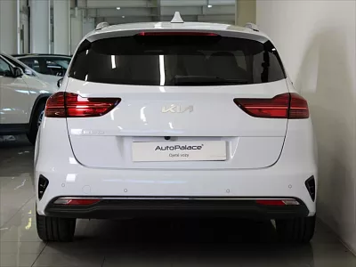 Kia Ceed 1,6 CRDi MHEV 100kW Akční Cena 100 kW bílá