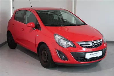 Opel Corsa 1,2 16V 63kW Cosmo 63 kW červená