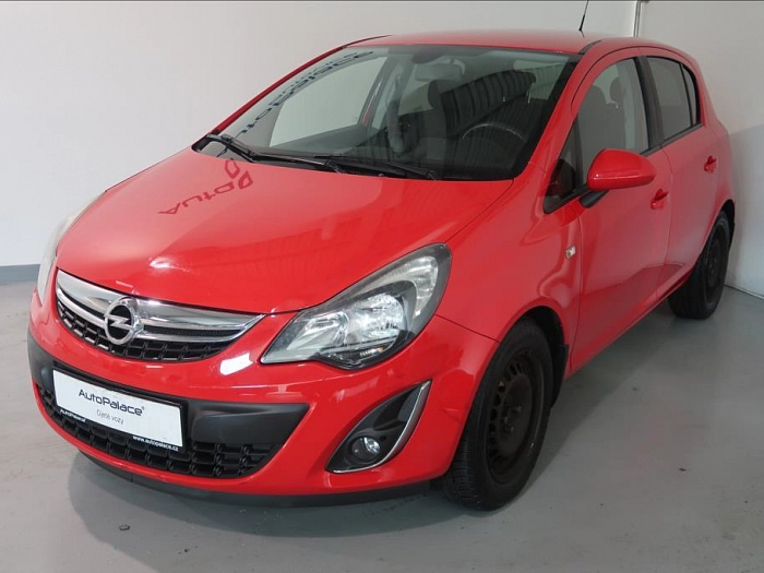 Opel Corsa 1,2 16V 63kW Cosmo 63 kW červená