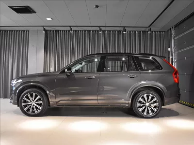 Volvo XC90 2,0 B5 AWD Plus Dark bezklíč 173 kW automat šedá