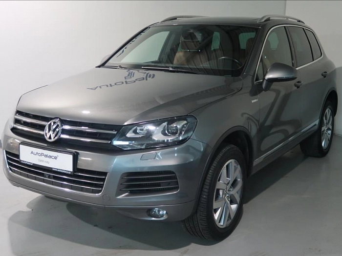 Volkswagen Touareg 3,0 TDI LIMITED EDITION X 180 kW automat šedá