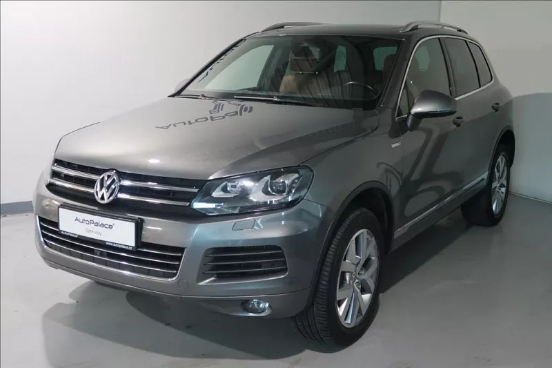 Volkswagen Touareg 3,0 TDI LIMITED EDITION X 180 kW automat šedá