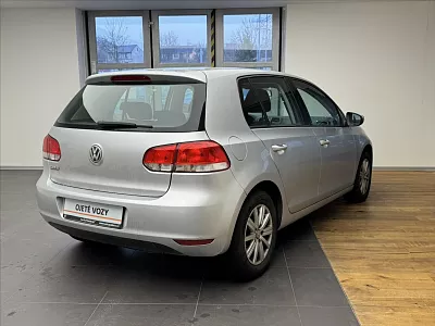 Volkswagen Golf 1,2 TSI Trendline 63 kW stříbrná metalíza