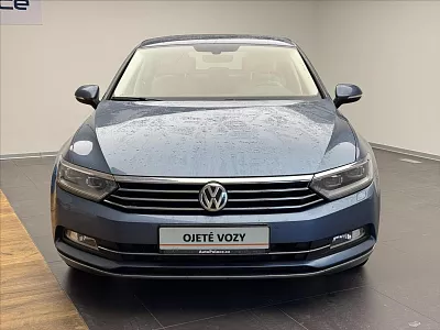 Volkswagen Passat 2,0 TDI 140kW Highline 140 kW modrá