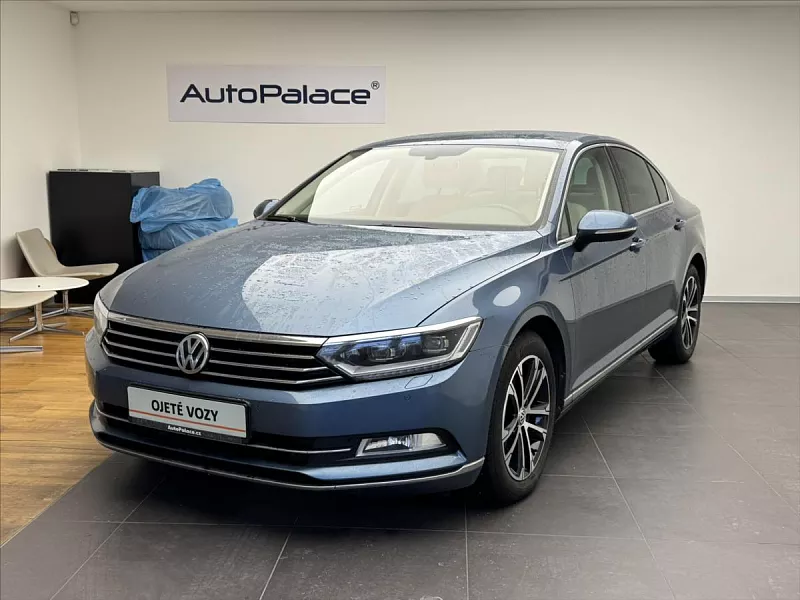 Volkswagen Passat 2,0 TDI 140kW Highline 140 kW modrá