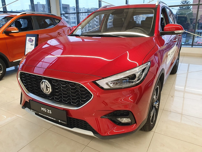 MG ZS 1,5 MT Essential Plus 1,5 VTI-TECH 78 kW Diamond Red