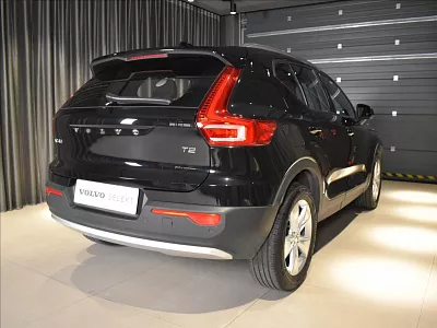 Volvo XC40 1,5 T2 CORE Bezklíč,Oncall 95 kW automat černá