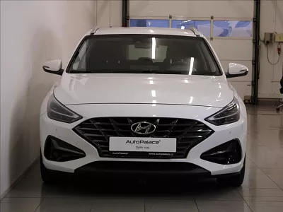 Hyundai i30 1,6 CRDi Smart KAMERA NAVI ČR 85 kW bílá