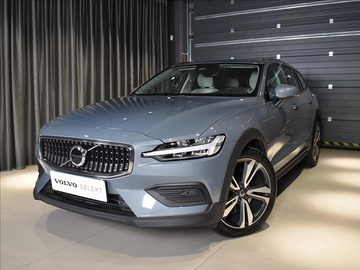 Volvo V60 2,0 B4 AWD Core BEZKLÍČ 145 kW automat šedá