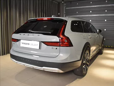 Volvo V90 2,0 B6 AWD ULT tažné,Pano 220 kW automat šedá