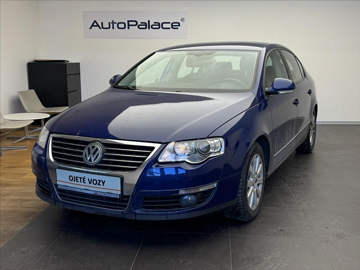 Volkswagen Passat 2,0 TDI SPORTLINE 103 kW modrá