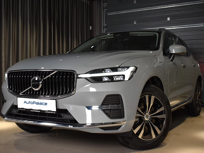 Volvo XC60 T6 Plug-in Hybrid Core 2,0 T6 257 kW automat šedá Vapour Grey